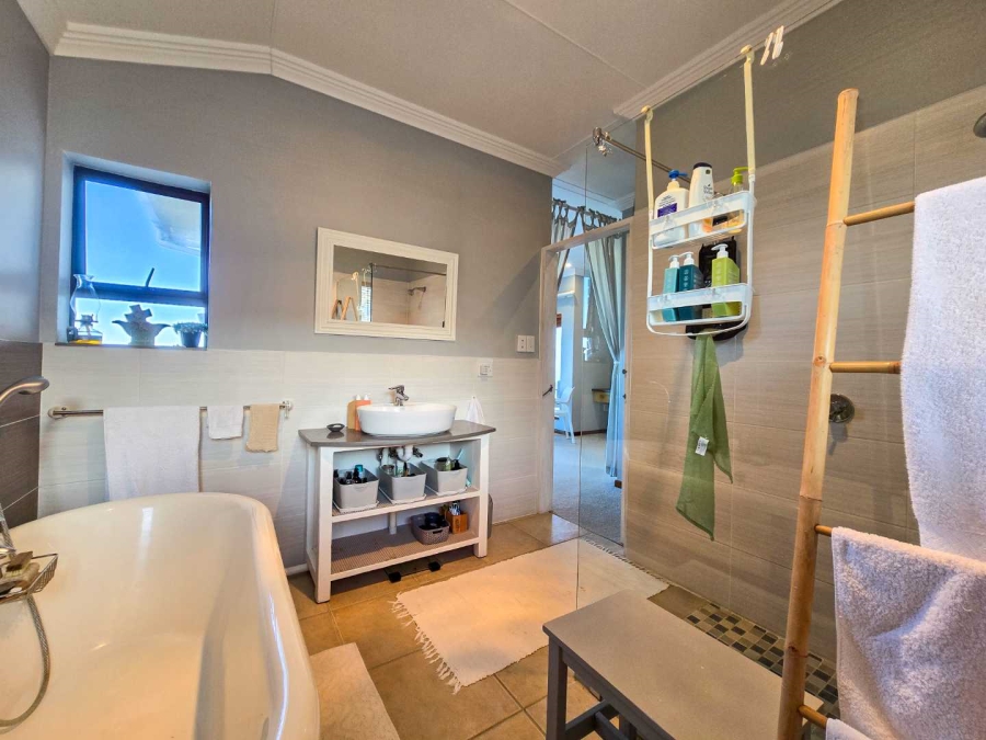 4 Bedroom Property for Sale in Jongensfontein Western Cape